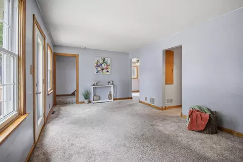 Living - 904 14th Ave SE, Austin, MN 55912 photo 3 of 4