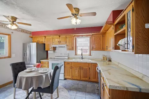 Kitchen - 904 14th Ave SE, Austin, MN 55912 photo 1 of 4