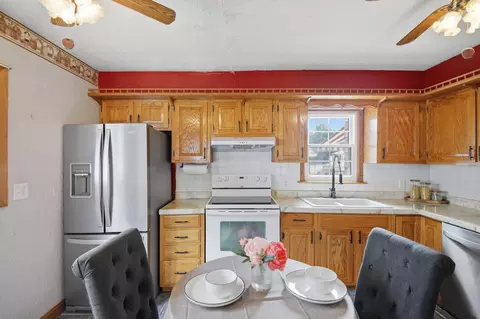 Kitchen - 904 14th Ave SE, Austin, MN 55912 photo 3 of 4