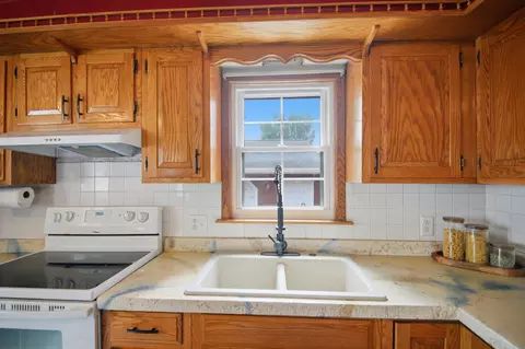 Kitchen - 904 14th Ave SE, Austin, MN 55912 photo 4 of 4