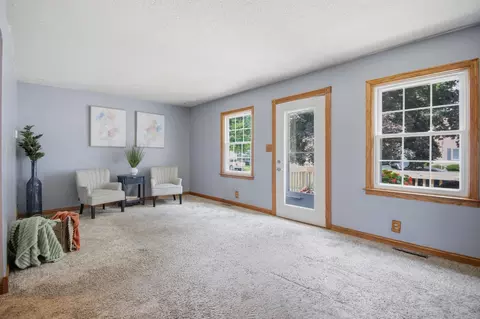 Living - 904 14th Ave SE, Austin, MN 55912 photo 4 of 4
