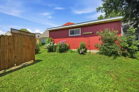 Exterior - 904 14th Ave SE, Austin, MN 55912 photo 7 of 10
