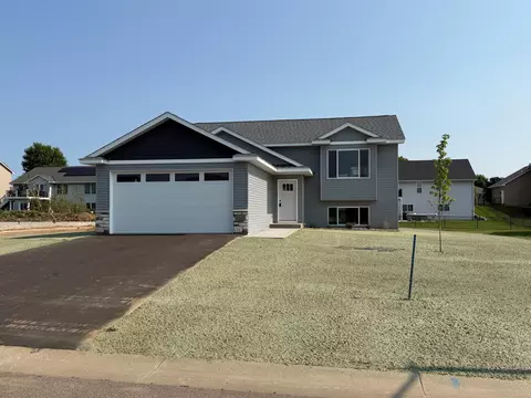 1625 Squirrel Way, New Richmond, WI 54017
