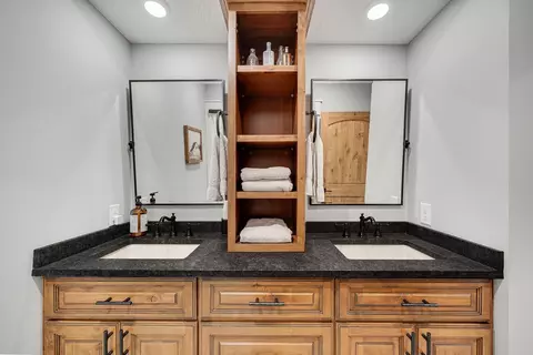 Bath - 8524 Haeg Dr, Bloomington, MN 55431 photo 7 of 7