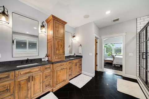 Bath - 8524 Haeg Dr, Bloomington, MN 55431 photo 4 of 7
