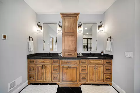 Bath - 8524 Haeg Dr, Bloomington, MN 55431 photo 2 of 7