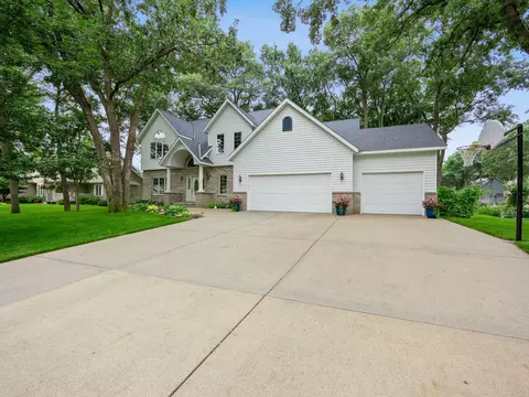 516 17th St N, Sartell, MN 56377