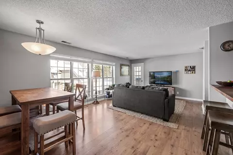 6020 Chasewood Pkwy #203, Hopkins, MN 55343