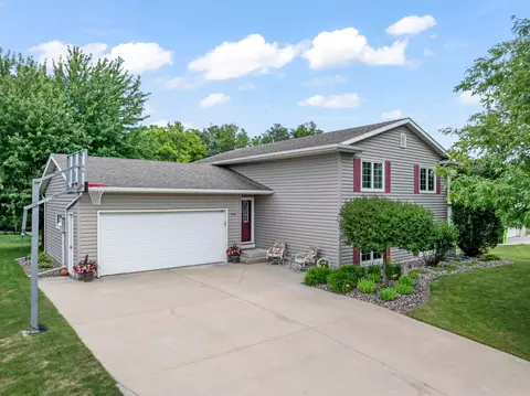 450 Lally Ct, Zumbrota, MN 55992