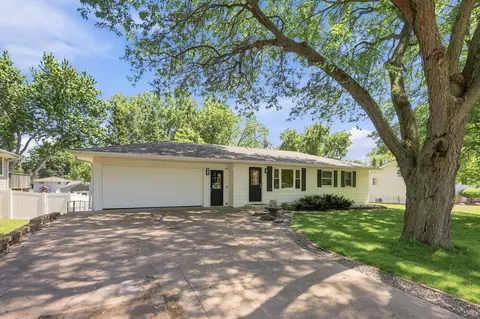 340 Ranchview Ln N, Plymouth, MN 55447