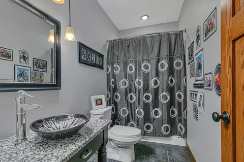 Bath - 2011 Temminck Rd, Saint Cloud, MN 56301 photo 7 of 7