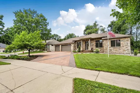 Exterior - 2011 Temminck Rd, Saint Cloud, MN 56301 photo 4 of 12