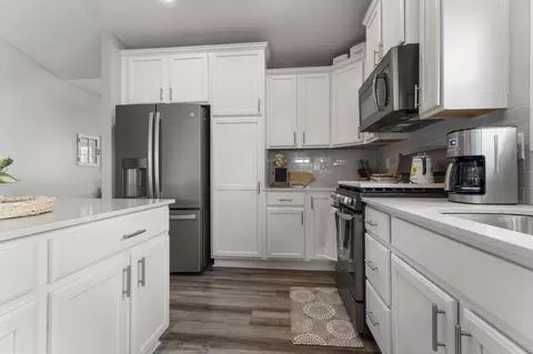 Kitchen - 1131 Stonebridge Path, Jordan, MN 55352 photo 2 of 4