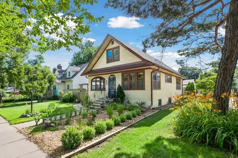1301 Victoria St N, Saint Paul, MN 55117