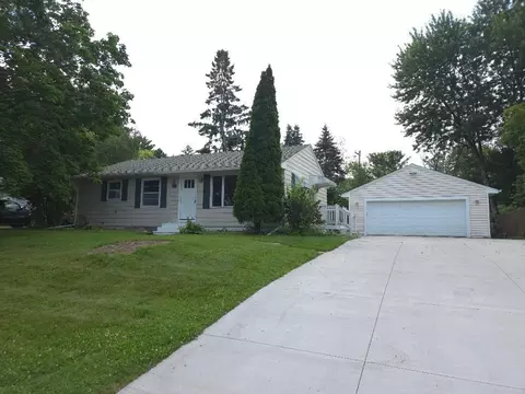 6133 Garbe Ave, Woodbury, MN 55125