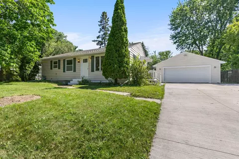 6133 Garbe Ave, Woodbury, MN 55125