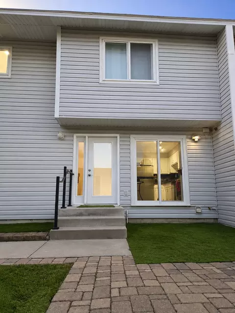 2192 Tower Ct, Woodbury, MN 55125