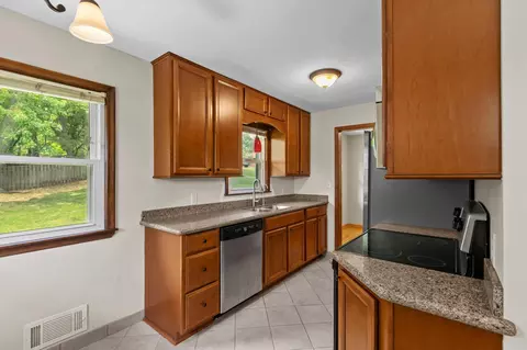 Kitchen - 3255 Highway 55, Eagan, MN 55121 photo 3 of 3
