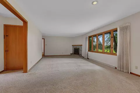 Living - 10 Allendale Dr, Saint Cloud, MN 56301 photo 5 of 8