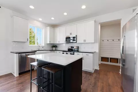 Kitchen - 3927 Founders Path, Chaska, MN 55318 photo 2 of 6