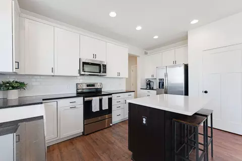 Kitchen - 3927 Founders Path, Chaska, MN 55318 photo 3 of 6
