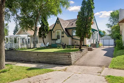 1136 Virginia St, Saint Paul, MN 55117