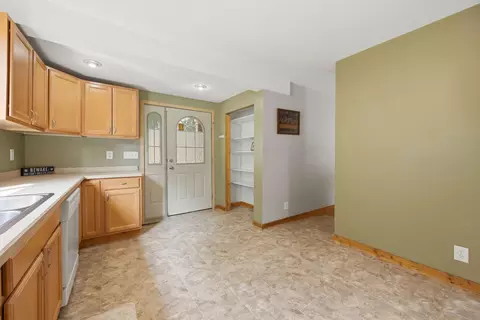 Entry Way - 614 N 8th St, Brainerd, MN 56401 photo 1 of 3
