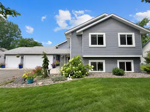 2870 Jordan Dr, Woodbury, MN 55125