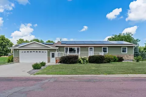 219 5th St SE, Madelia, MN 56062