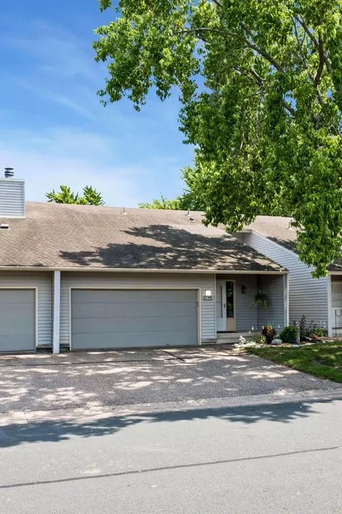 954 Carmel Ct, Shoreview, MN 55126