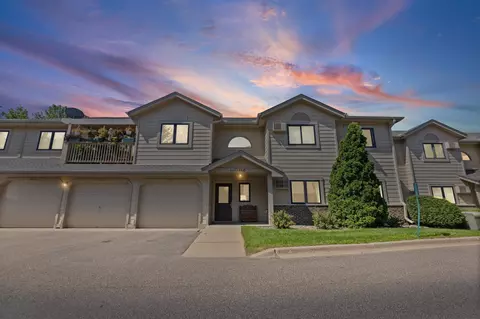 1560 Wheelock Ln #203, Saint Paul, MN 55117