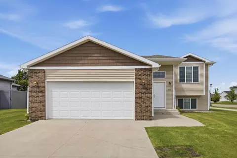1210 30th Ave W, West Fargo, ND 58078