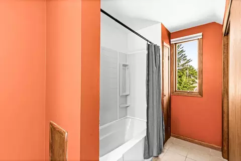 Bath - 523 1st St, Duluth, MN 55810 photo 1 of 2