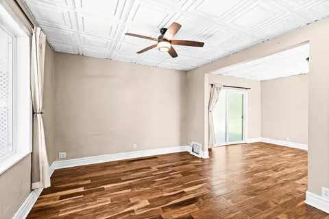 Living - 523 1st St, Duluth, MN 55810 photo 1 of 4