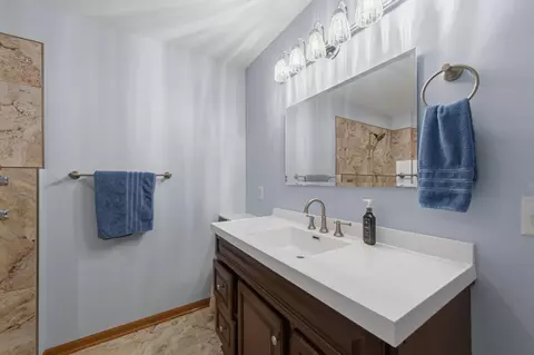 Bath - 2103 Kennedy Dr, Faribault, MN 55021 photo 3 of 4