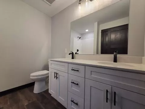 Bath - 1110 Cullen St, Saint Peter, MN 56082 photo 6 of 11