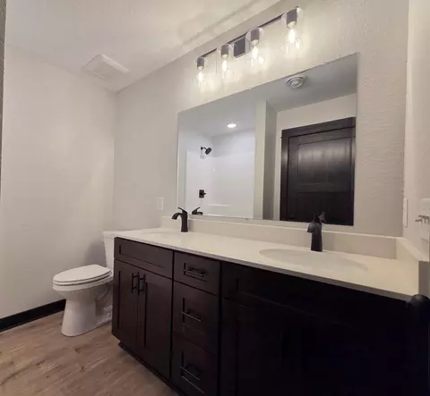 Bath - 1110 Cullen St, Saint Peter, MN 56082 photo 8 of 11