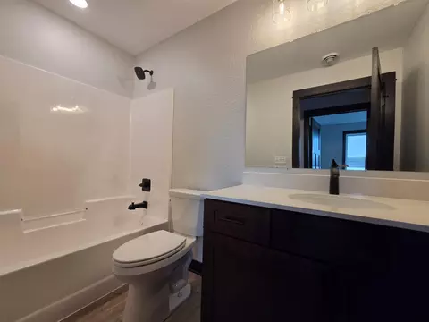 Bath - 1110 Cullen St, Saint Peter, MN 56082 photo 1 of 11