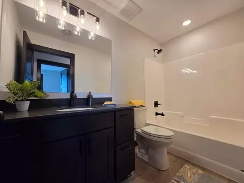 Bath - 1110 Cullen St, Saint Peter, MN 56082 photo 4 of 11