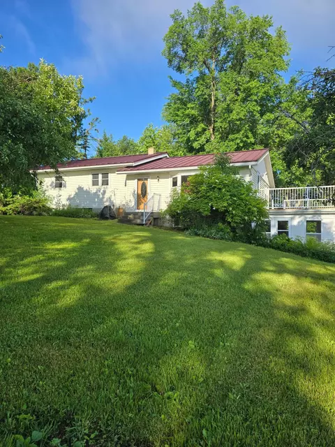 21126 210th St, Hutchinson, MN 55350