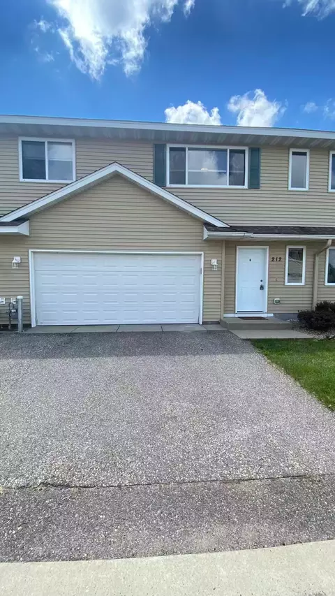 212 Tanager Path, Mankato, MN 56001