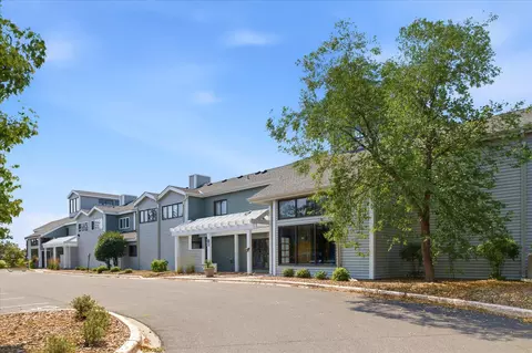 1372 Carling Dr #307, Saint Paul, MN 55108