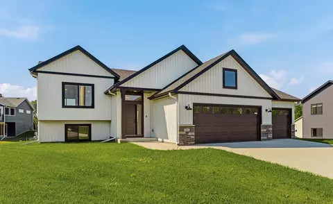 413 10th St W, Mantorville, MN 55955