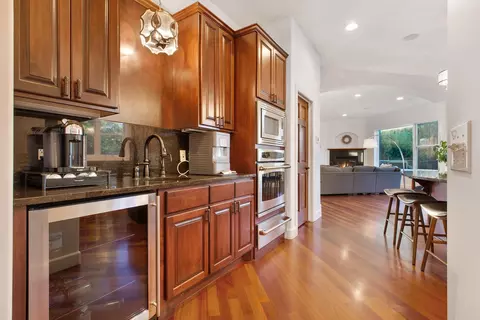 1886 Sandbar Cir, Waconia, MN 55387