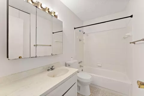 Bath - 1491 Woodview Ave E, Eagan, MN 55122 photo 2 of 2