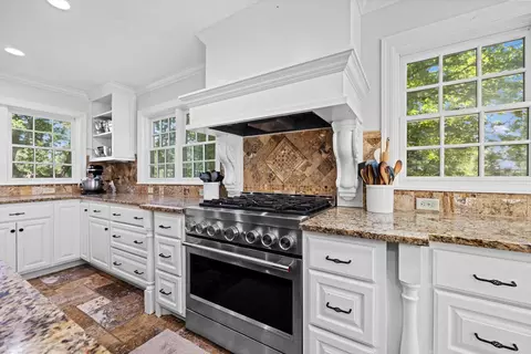 Kitchen - 612 Nelson Rd, Maple Plain, MN 55359 photo 4 of 8