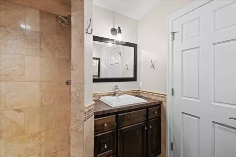 Bath - 612 Nelson Rd, Maple Plain, MN 55359 photo 2 of 10