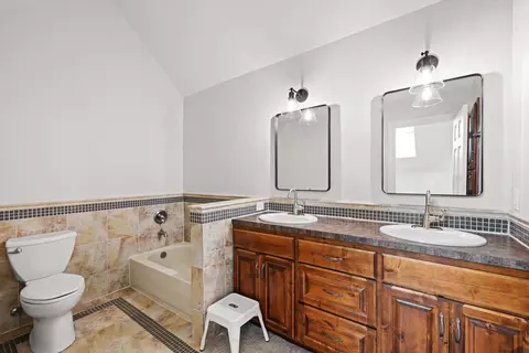 Bath - 612 Nelson Rd, Maple Plain, MN 55359 photo 5 of 10