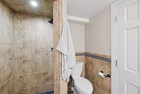 Bath - 612 Nelson Rd, Maple Plain, MN 55359 photo 10 of 10