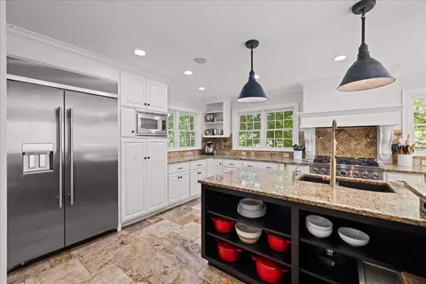 Kitchen - 612 Nelson Rd, Maple Plain, MN 55359 photo 1 of 8